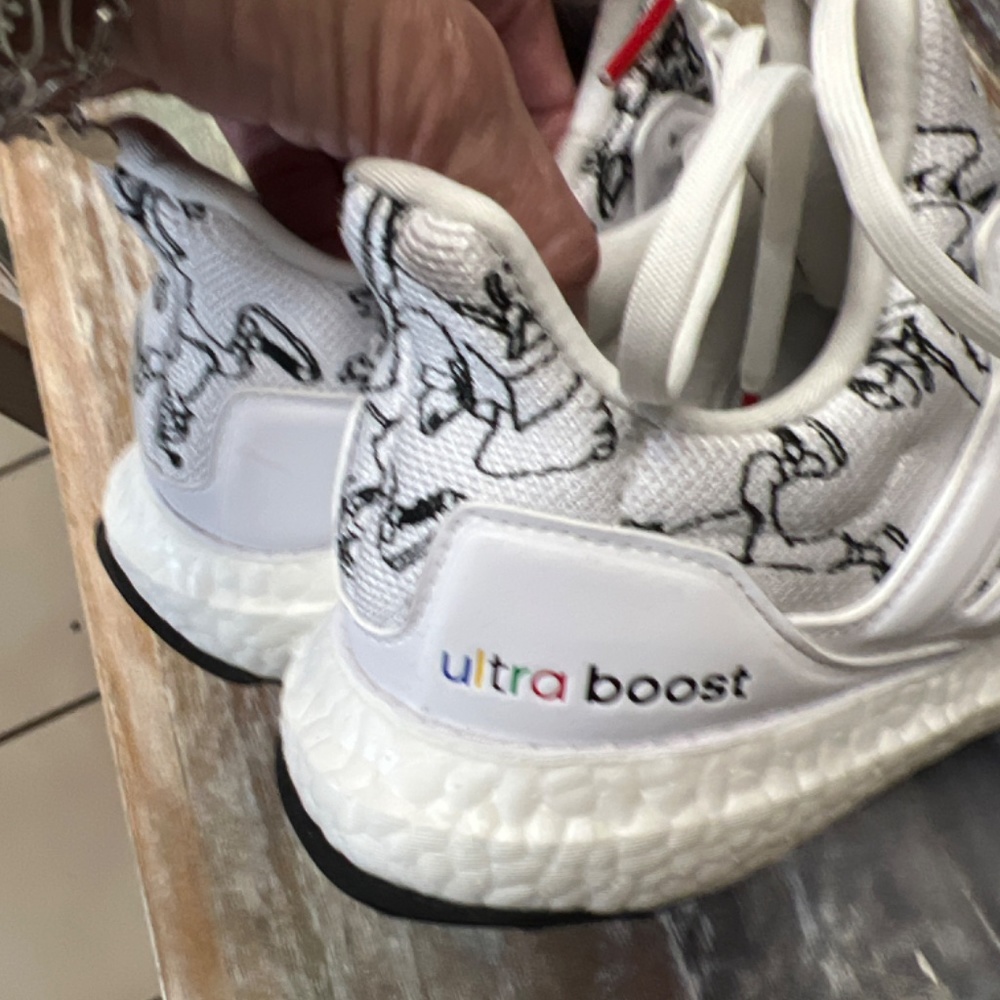 Sneakers - Picture 3 of 7